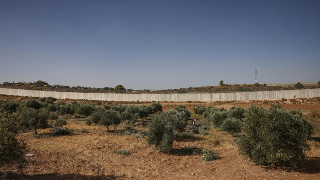 الضفة الغربية: مستوطنون يهاجمون موكبا دبلوماسيا ويعتدون بالضرب على رئيس بلدية فرنسي