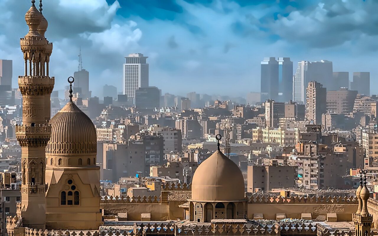 عجز موازنة مصر يتراجع إلى 5.8% خلال 2025-2026