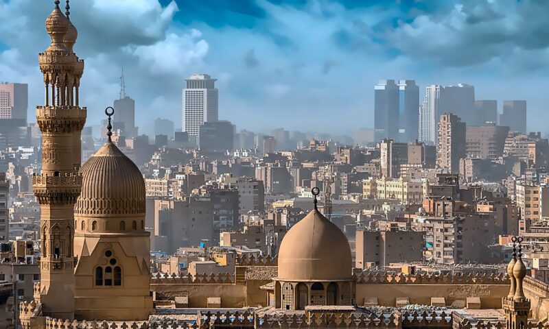 عجز موازنة مصر يتراجع إلى 5.8% خلال 2025-2026