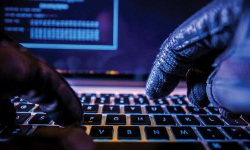 بعد ألف هجوم إلكتروني.. إسبانيا تعتقل قائد مجموعة قرصنة عمره 16 عاما