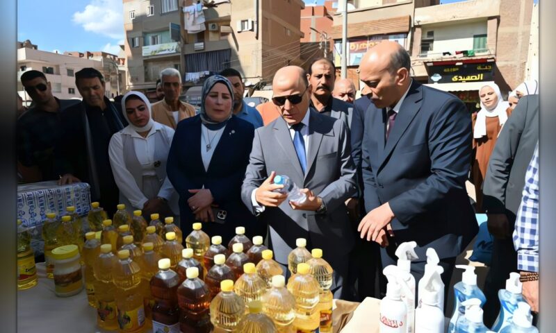محافظ الغربية يتفقد سوق اليوم الواحد ببسيون ويوجه بتوفير السلع المخفضة للمواطنين.