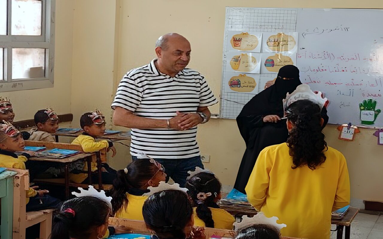 مدير تعليم مطروح يتابع انتظام الدراسة بسيوة ويُثني على أداء تلاميذ الصفوف الأولى