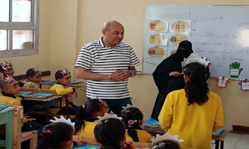 مدير تعليم مطروح يتابع انتظام الدراسة بسيوة ويُثني على أداء تلاميذ الصفوف الأولى