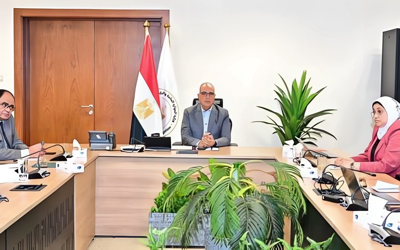 وزير الري يوجه باستغلال أملاك الوزارة لتحسين الأوضاع المادية للعاملين