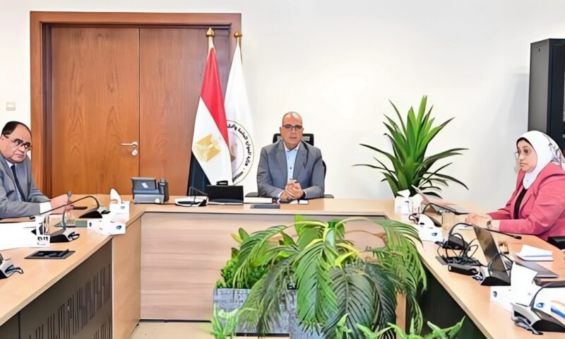 وزير الري يوجه باستغلال أملاك الوزارة لتحسين الأوضاع المادية للعاملين