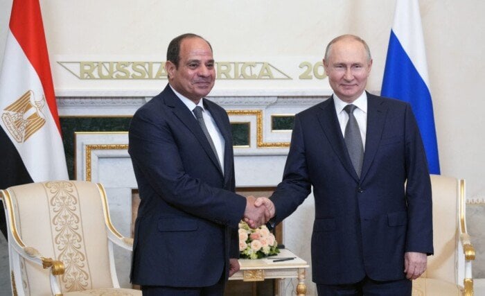 عاجل| السيسي يصل الكرملين للقاء بوتين والمشاركة بحفل استقبال رؤساء وفود القمة الروسية الإفريقية