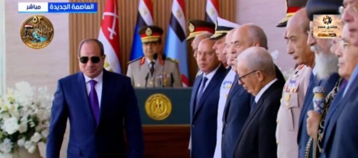 عزف السلام الوطني مع وصول الرئيس السيسي لحفل تخرج الدفعة الأولى من الأكاديمية العسكرية