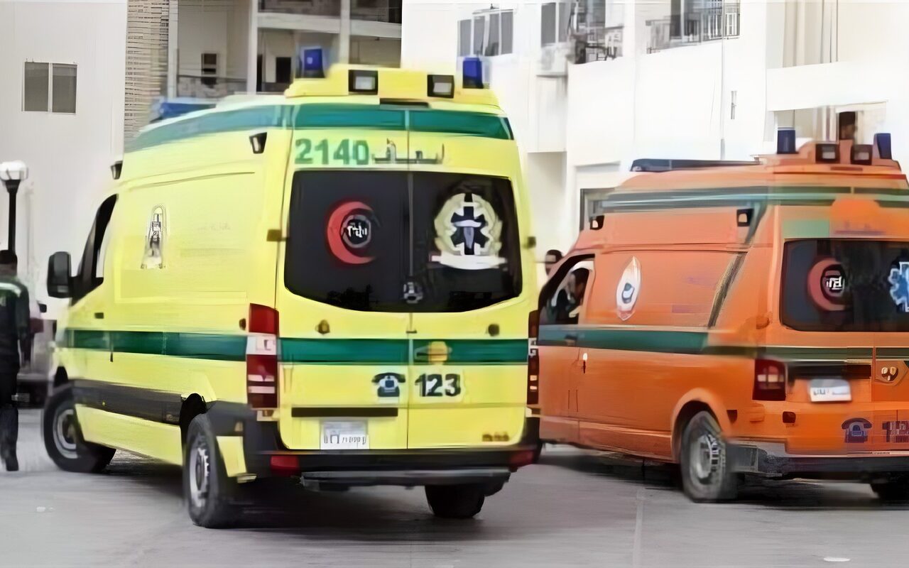 9 مصابين في تصادم ربع نقل وميني باص بطريق القاهرة الفيوم الصحراوي