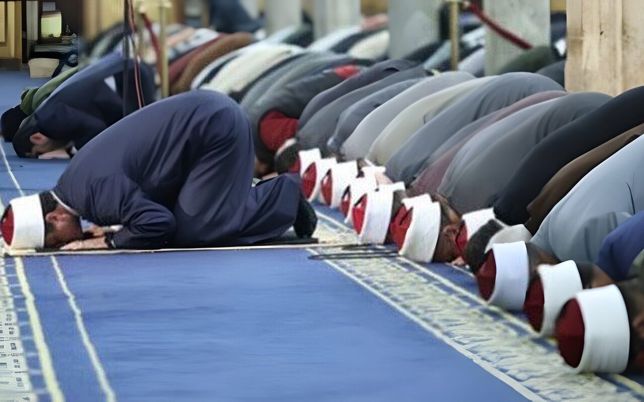 موعد أذان العشاء غدا الأربعاء 14 أكتوبر 2026 بالقاهرة والمحافظات