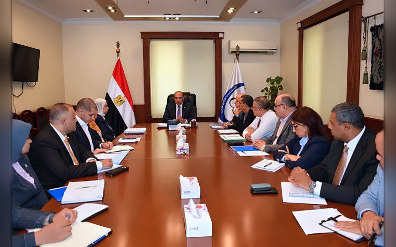 التأمين الصحي يضع المواطن أولًا.. تحرك جديد لتطوير الخدمات وحل شكاوى المنتفعين