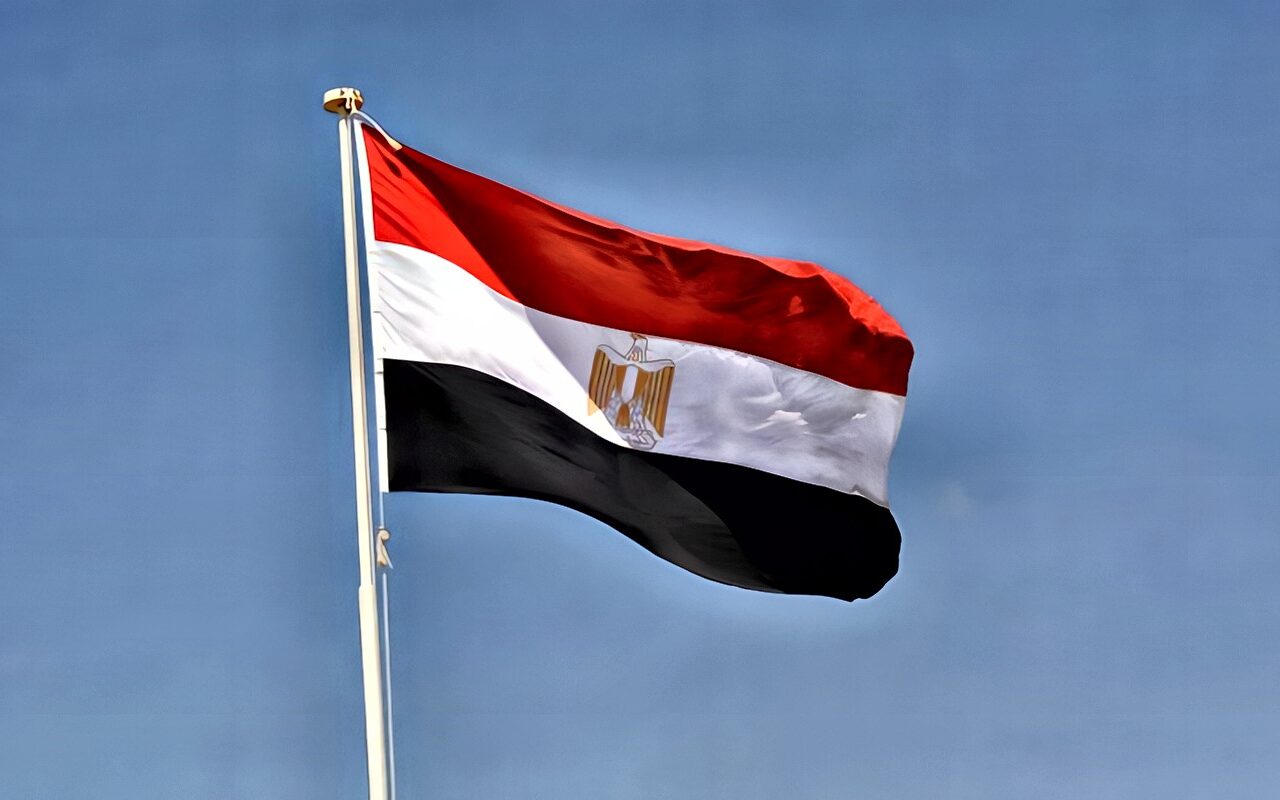 مصر تدين استهداف مطار الملك فهد بالسعودية وتؤكد تضامنها الكامل مع المملكة