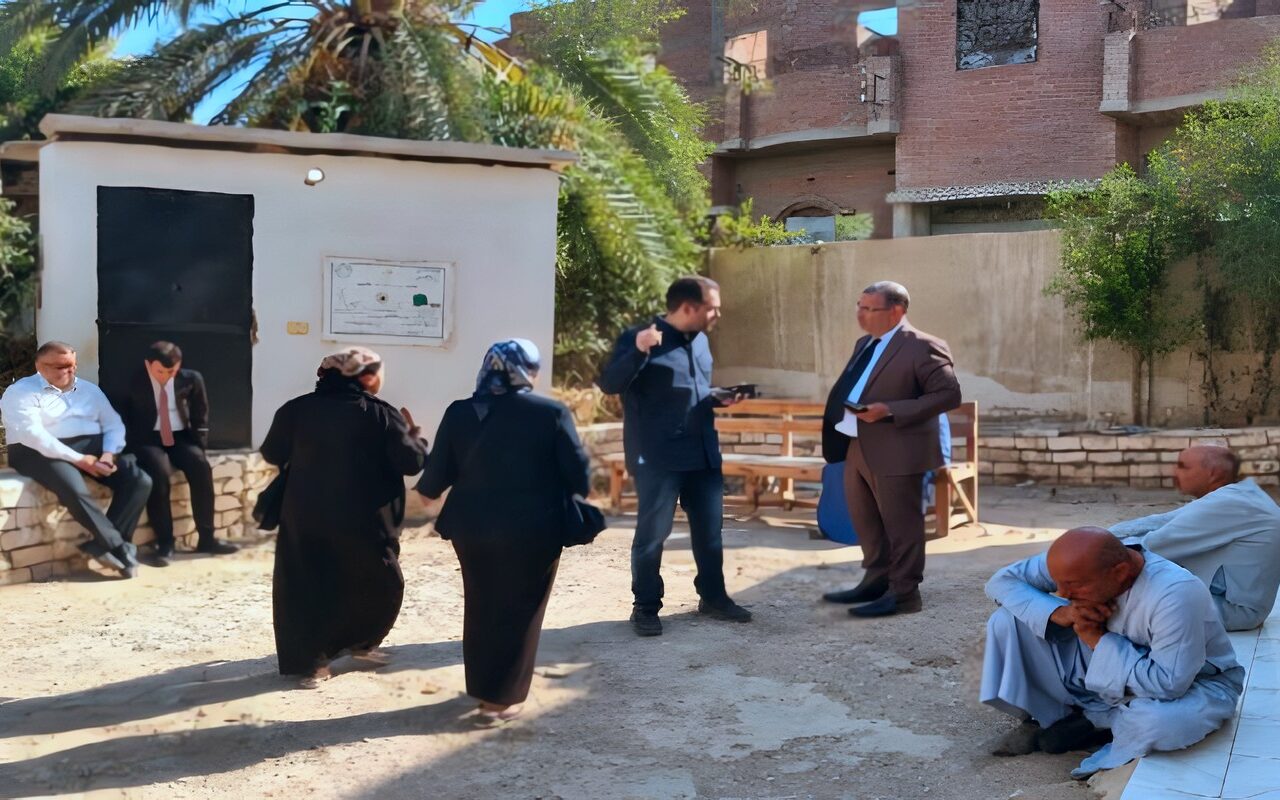 رحلة انتهت بمأساة.. أهالي ضحايا أتوبيس أسيوط الغربي يتوافدون على مشرحة سنورس بالفيوم