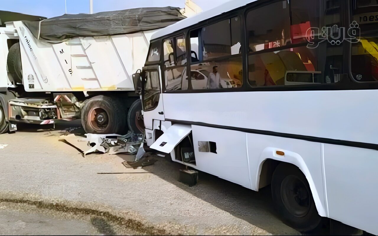 كارثة على طريق الموت.. 47 ضحية بين قتيل ومصاب في تصادم مروع بين أتوبيس وتريلا بطريق القاهرة أسيوط الغربي