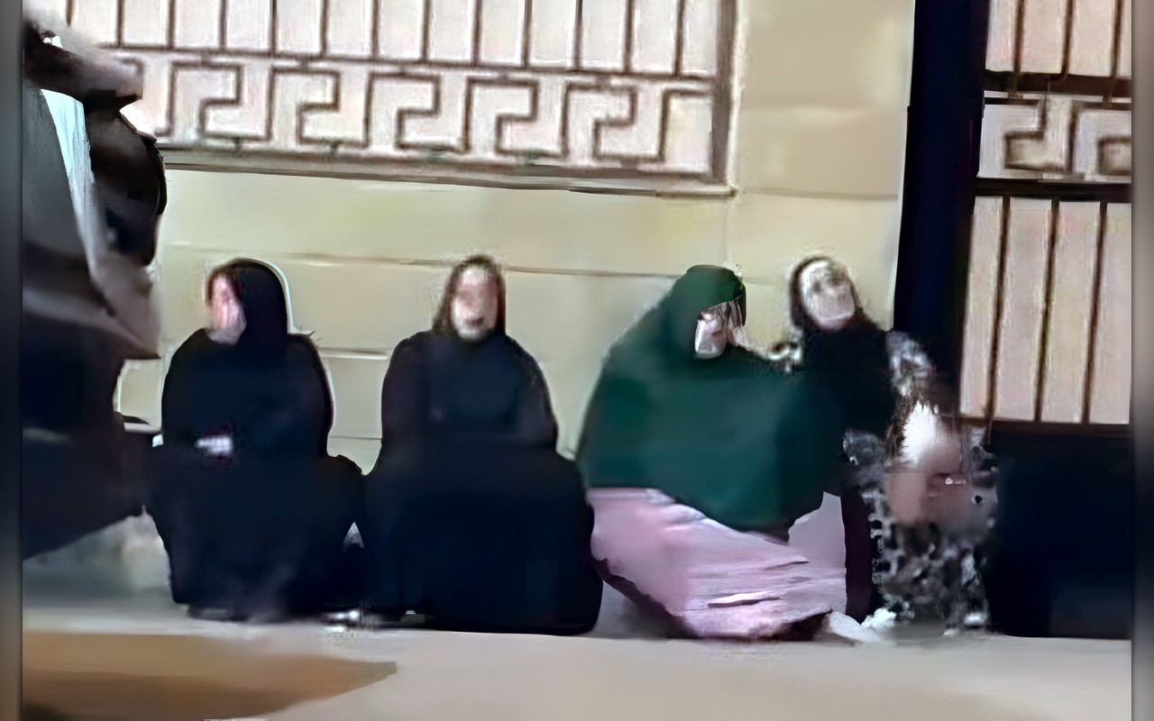 أهالي ضحايا حادث كوبري قها بالقليوبية ينتظرون أمام المشرحة لاستلام جثامين ذويهم