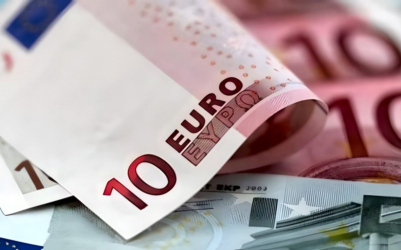 الاحتجاجات ترفع عائد السندات الفرنسية 5% وتهدد بخفض التصنيف الائتماني