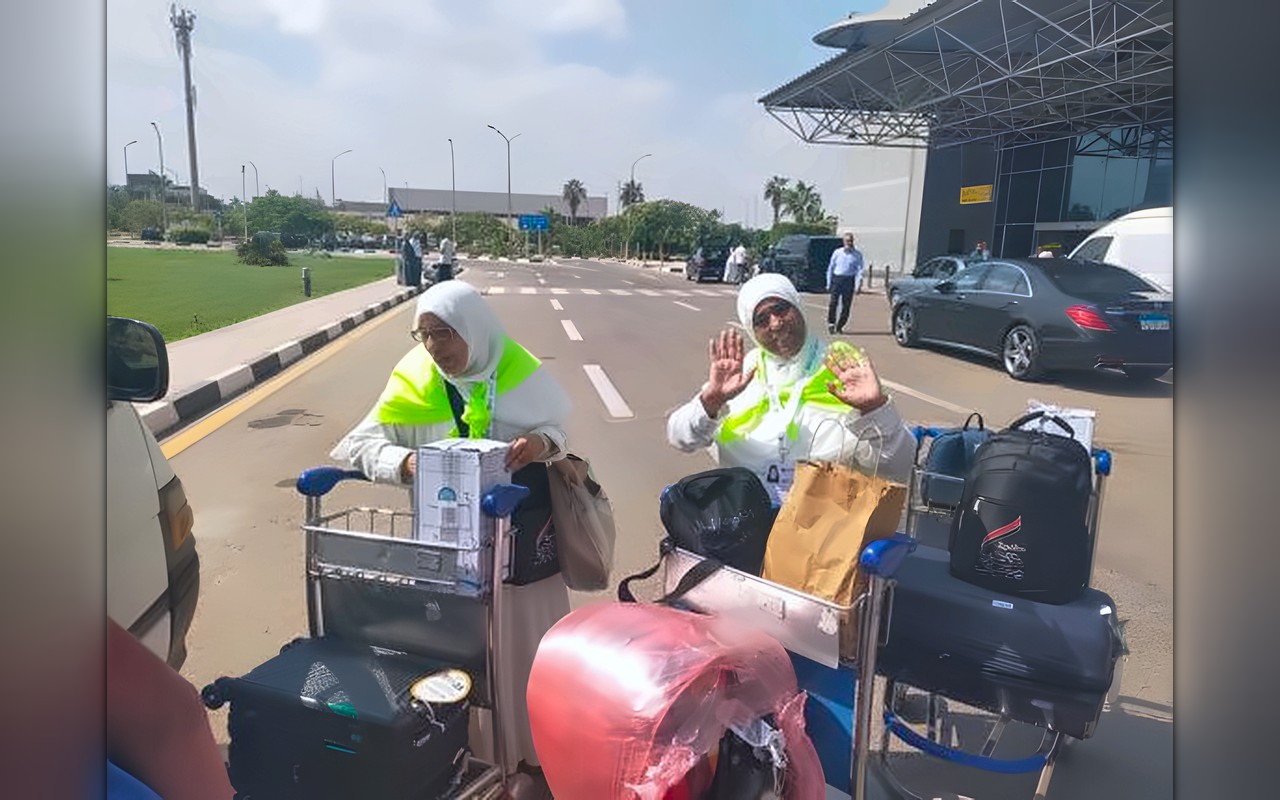 استقبال معتمرات القليوبية بمطار القاهرة بعد أداء مناسك العمرة ضمن مبادرة صندوق تحيا مصر