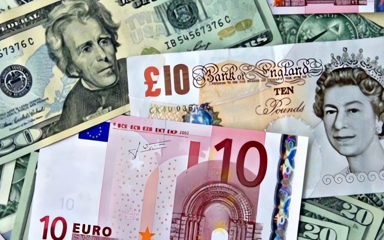 اليورو يتراجع أمام الجنيه.. كم سجل سعر العملة الأوروبية اليوم؟