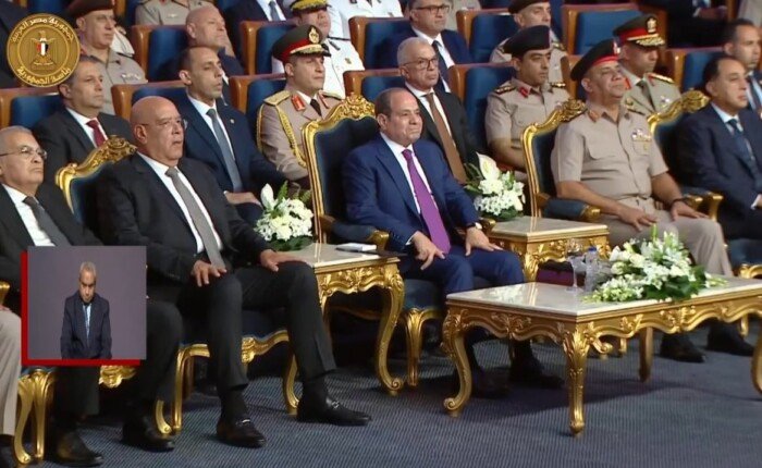 الرئيس السيسي يشاهد «الآلة الزمنية» في الندوة التثقيفية للقوات المسلحة
