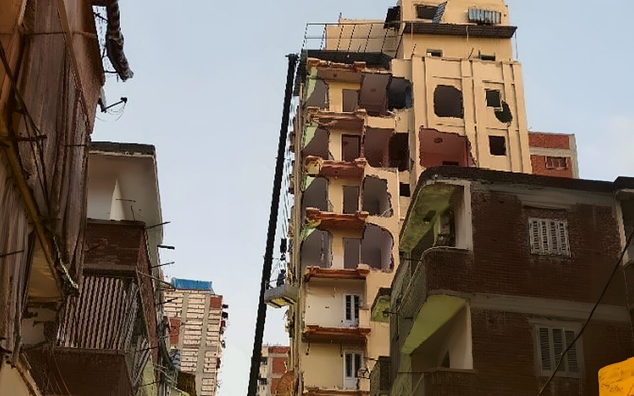 «تضامن الإسكندرية» تتحرك ميدانيا لدعم سكان عقار إمبروزو المائل
