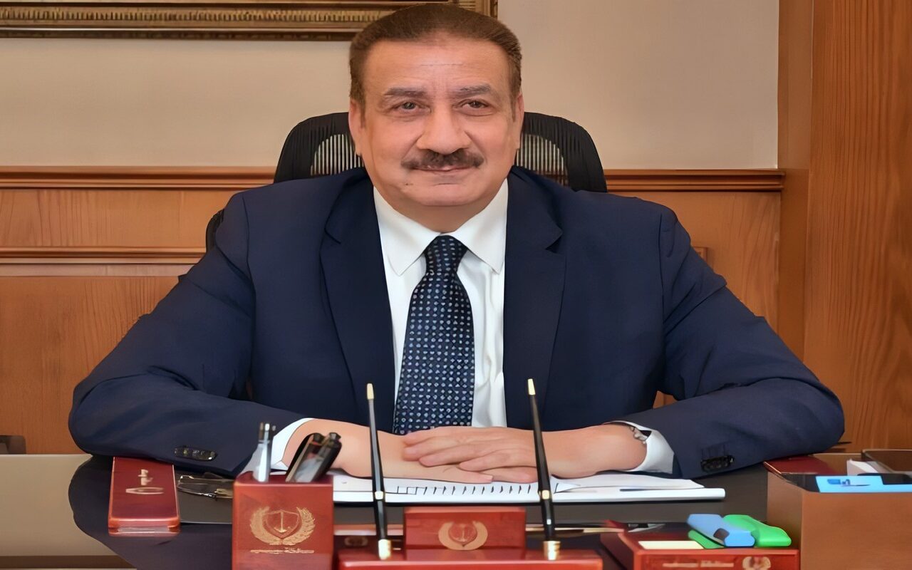 لوجود حشرات زاحفة.. محافظ بورسعيد يصدق على غلق محل ألبان بحي العرب لمخالفته الاشتراطات الصحية