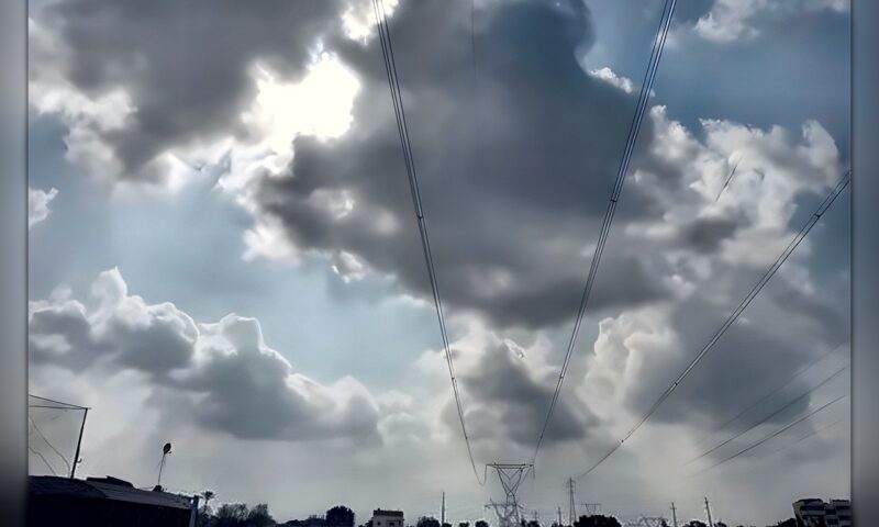 منخفض جوي يضرب الأجواء.. الأرصاد تكشف خريطة السحب وتحذر المواطنين