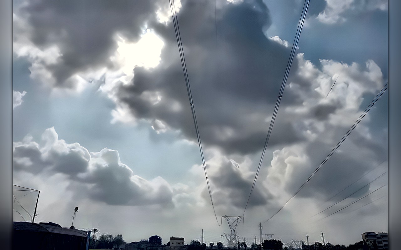 منخفض جوي يضرب الأجواء.. الأرصاد تكشف خريطة السحب وتحذر المواطنين