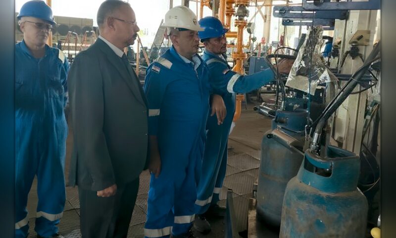 محافظ أسيوط يوجه بتكثيف الرقابة على مصانع تعبئة أسطوانات البوتاجاز لضمان انتظام الإنتاج