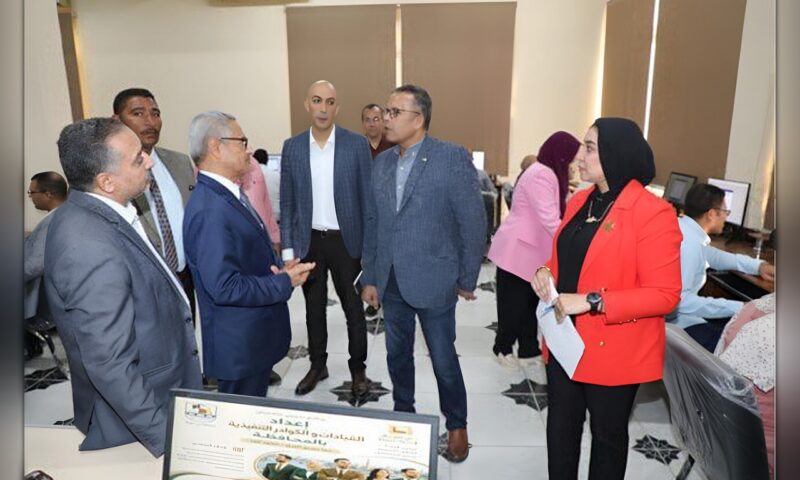 محافظ بني سويف يتابع اختبارات إعداد القيادات التنفيذية ويدفع بتطوير مهارات العاملين بالمخازن