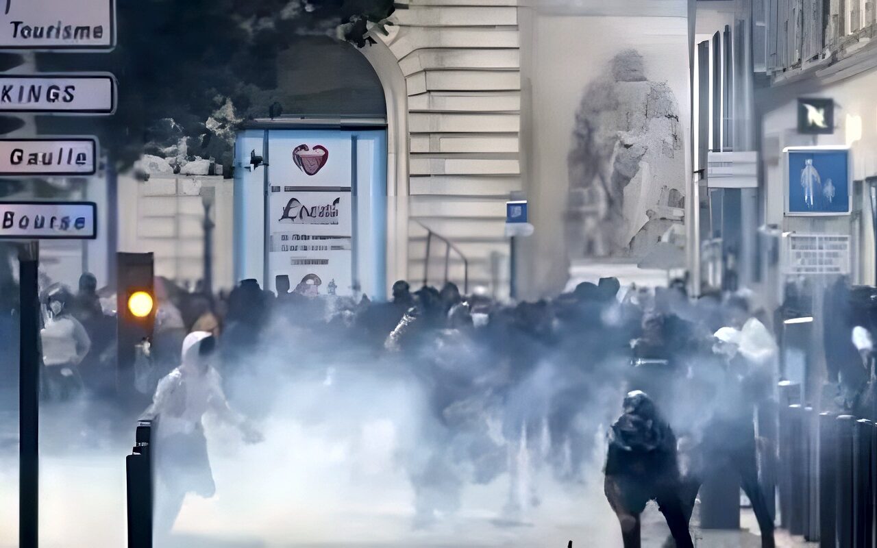 70 ألف شرطي وحظر تجول.. لماذا تستعد فرنسا لليلة استثنائية؟