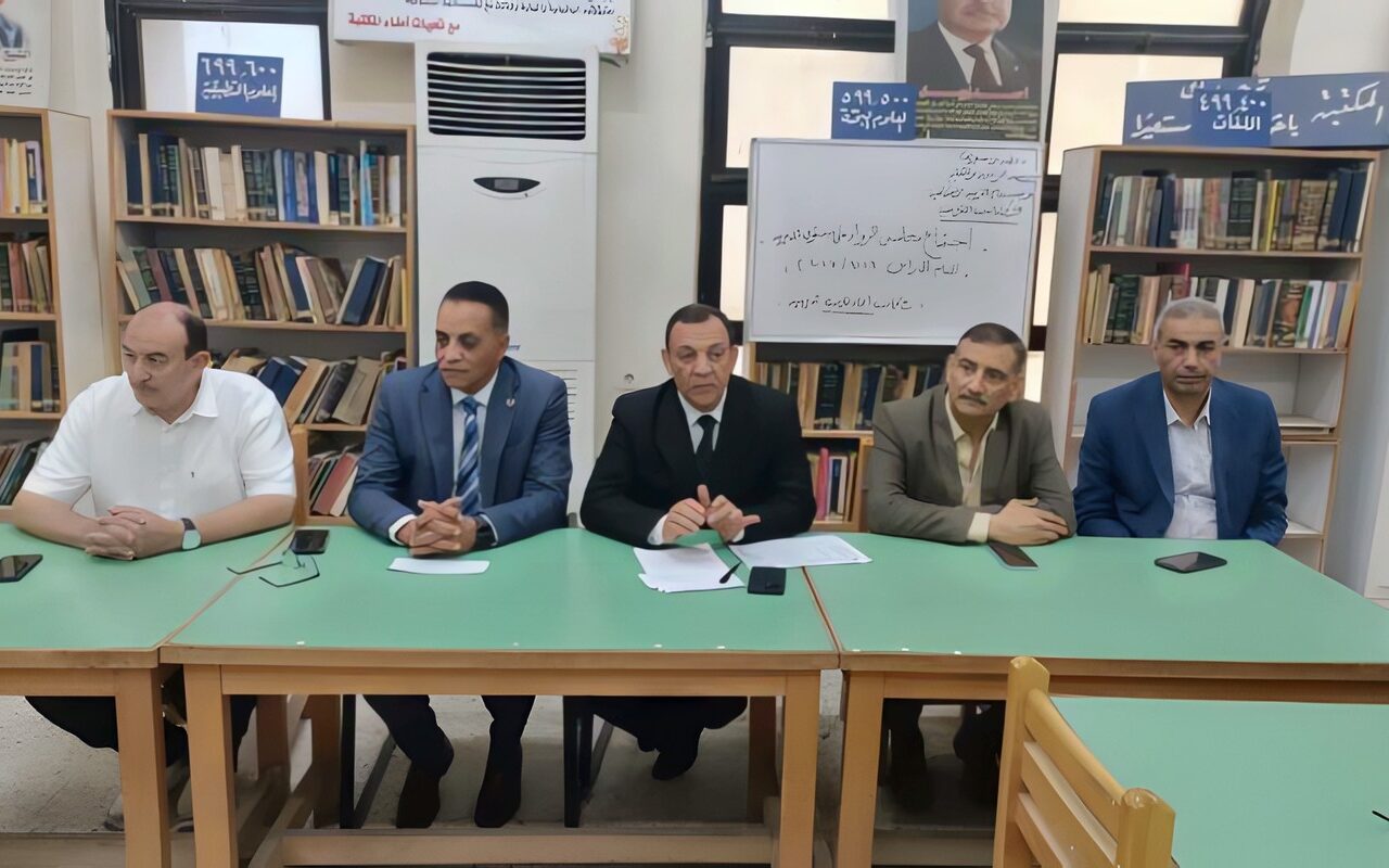 مدير تعليم بني سويف يستعرض خطة الاتحادات الطلابية وتفعيل حصة الريادة