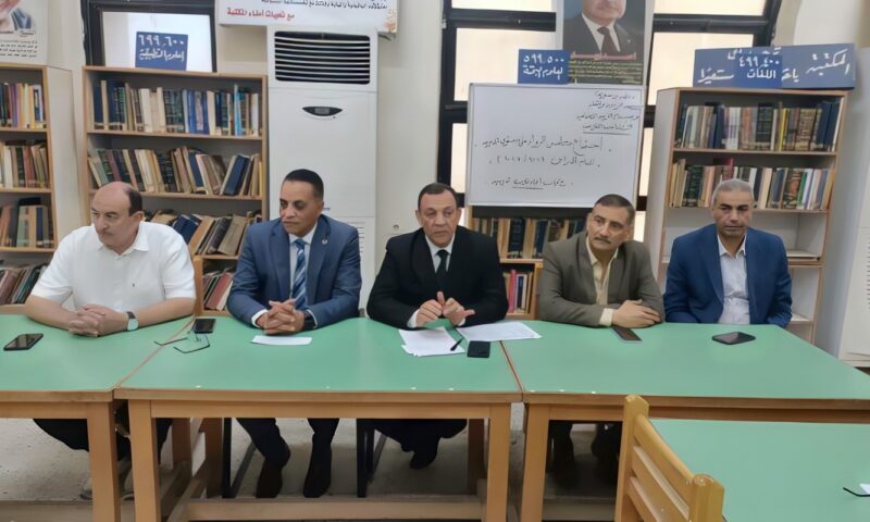 مدير تعليم بني سويف يستعرض خطة الاتحادات الطلابية وتفعيل حصة الريادة
