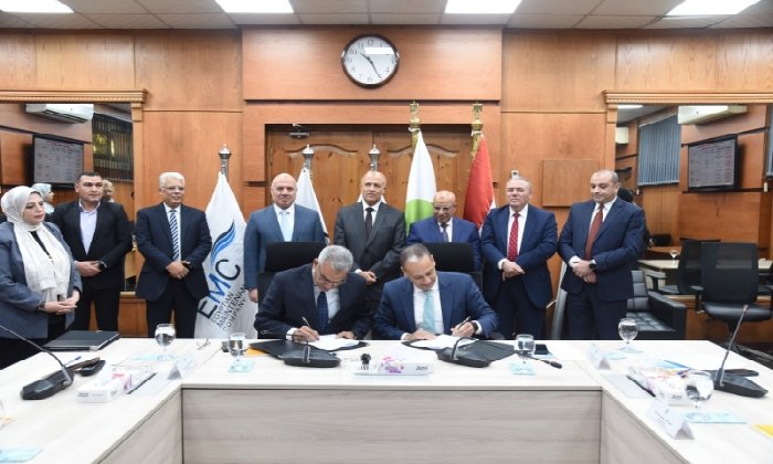 رئيس مياه مطروح يوقع بروتوكولات تشغيل وصيانة محطتي تحلية الرميلة 4 والضبعة