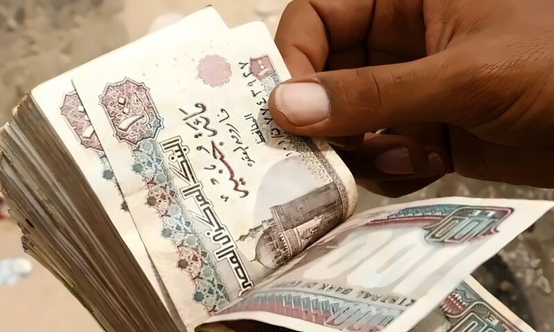 مليارات الدولارات من 3 مصادر رئيسية.. كيف دعمت السياحة وقناة السويس وتحويلات المصريين صمود الجنيه؟
