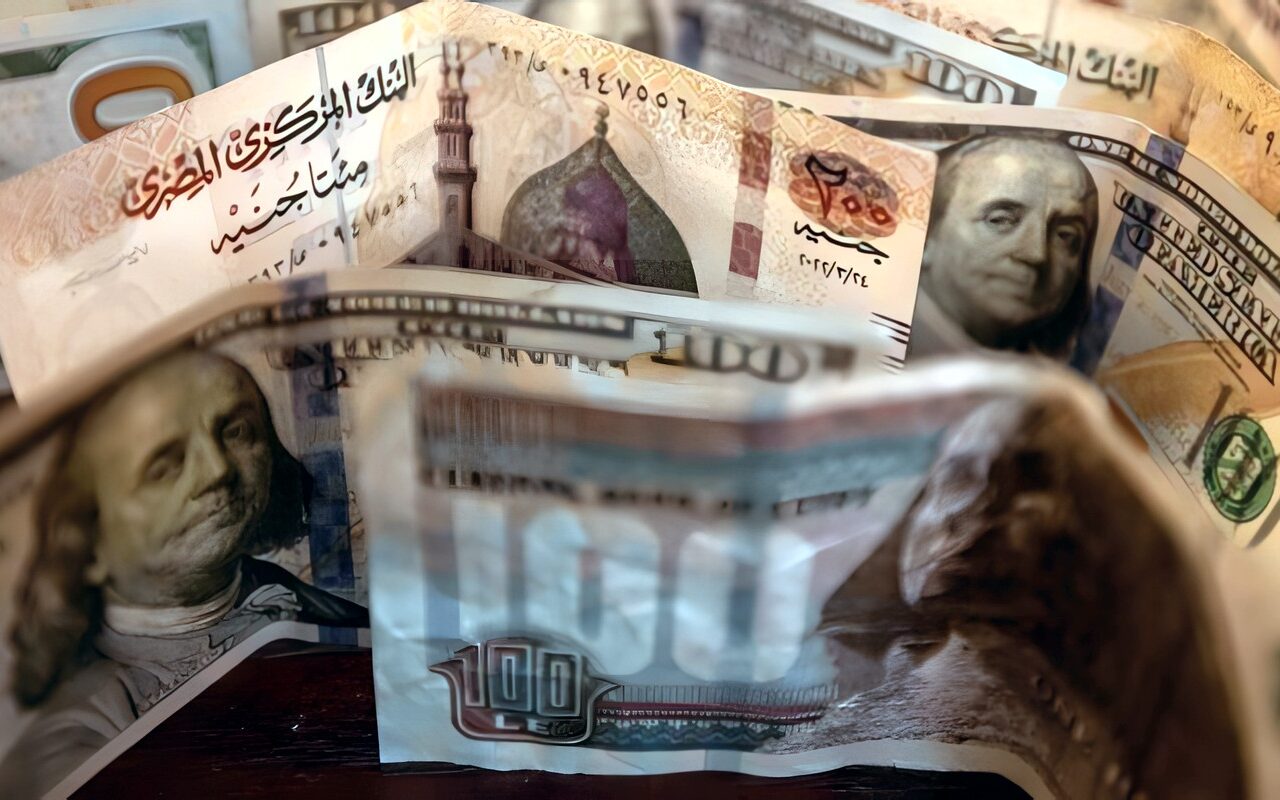 لأول مرة.. سعر الدولار يلامس 56 جنيهًا
