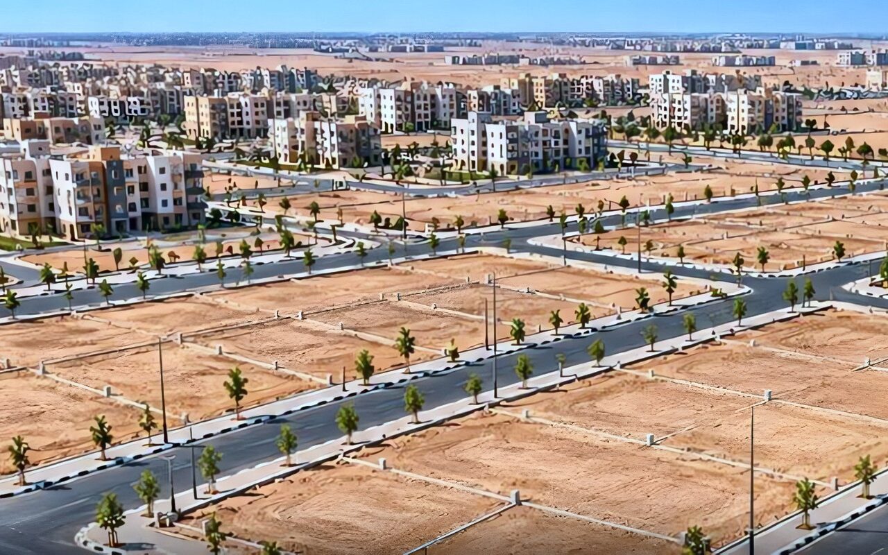 تسليم 842 قطعة أرض بعد توفيق أوضاعها بالعبور الجديدة