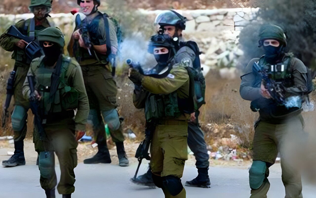 الاحتلال يقتحم السموع وطوباس.. وسط مداهمات للمنازل واعتداءات على الفلسطينيين