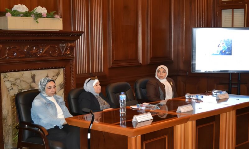 «مش كل اللي بيضحك مبسوط».. «المركز الأفريقي» و«خليك إيجابي» يقودان حراكًا للتوعية بالصحة النفسية بالإسكندرية