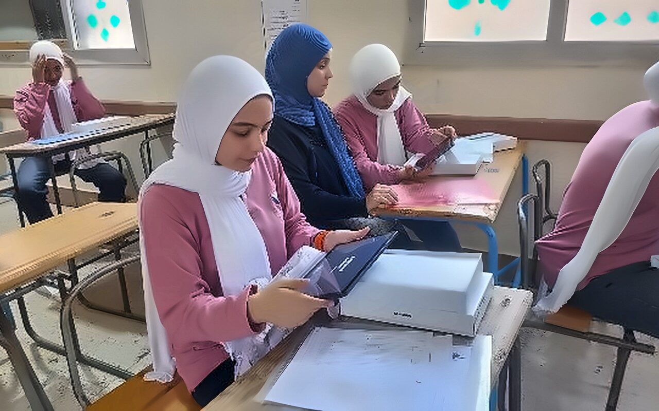 هل يحصل المعلمون وطلاب المنازل والمدارس الخاصة على التابلت؟.. «التعليم» تحسم الجدل