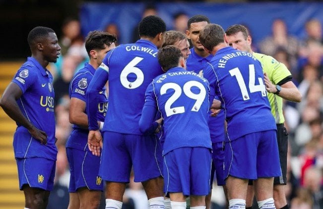 تشيلسي يتحدى إيفرتون في قمة مثيرة بالدوري الإنجليزي