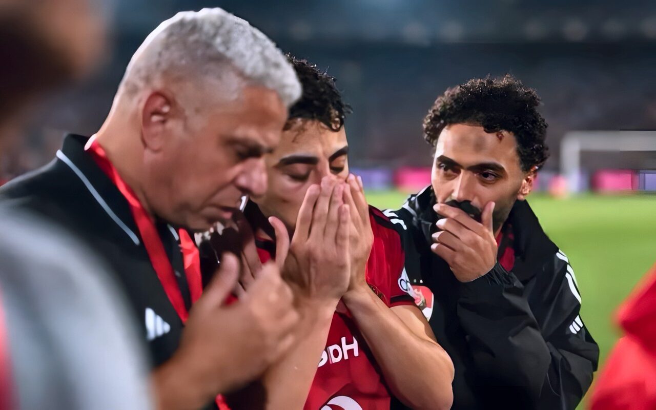 هل يشارك أكرم توفيق مع الأهلي أمام مودرت سبورت في الدوري الممتاز؟.. الغندور يكشف