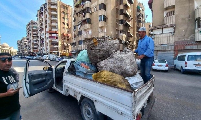 استمرار حملات مواجهة ظاهرة النباشين وفارزي القمامة ببورسعيد
