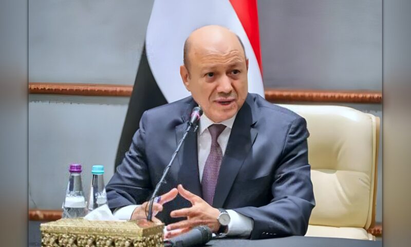 رئيس مجلس القيادة اليمني يشكر الملك سلمان وولي عهده على توجيهاتهما بتصحيح أوضاع اليمنيين