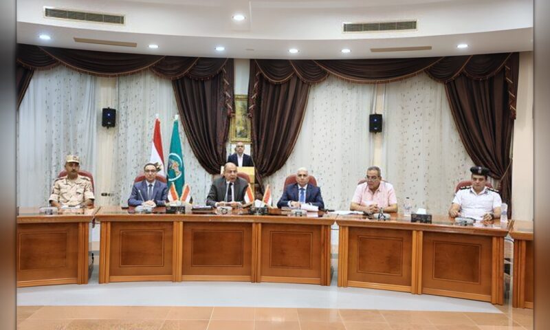 الموافقة على إنشاء مدرسة بسمالوط ومد الغاز الطبيعي لنحو 3 آلاف وحدة بديرمواس في اجتماع التنفيذي بالمنيا