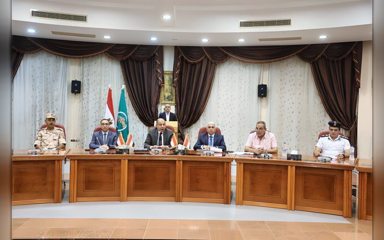 الموافقة على إنشاء مدرسة بسمالوط ومد الغاز الطبيعي لنحو 3 آلاف وحدة بديرمواس في اجتماع التنفيذي بالمنيا