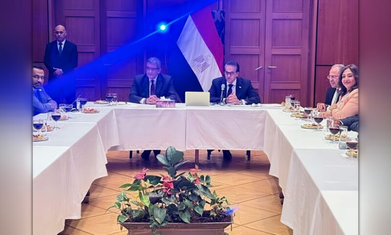 وزير الصحة يبحث في ألمانيا إطلاق رابطة للأطباء المصريين بالخارج