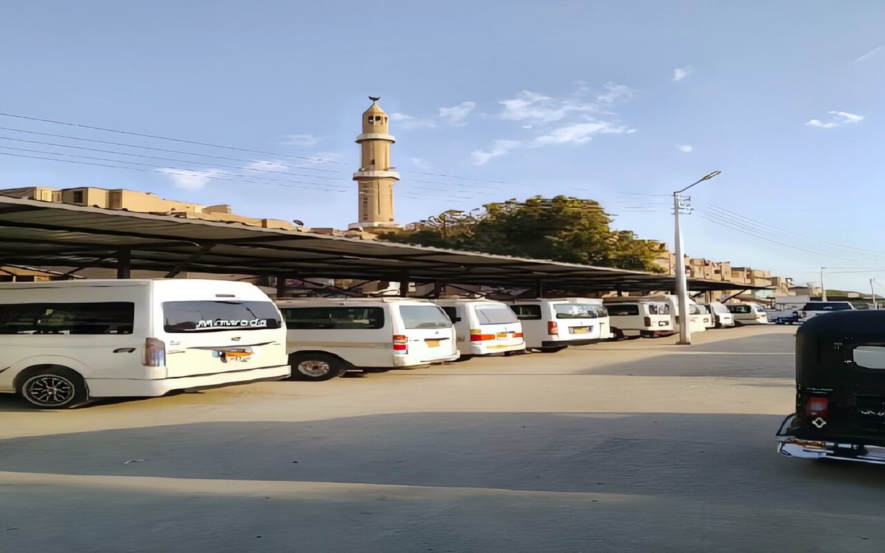 أزمة مجمع مواقف قفط بقنا.. المحافظة تكشف تفاصيل تأخر الاستلام النهائي وتوصيل المرافق