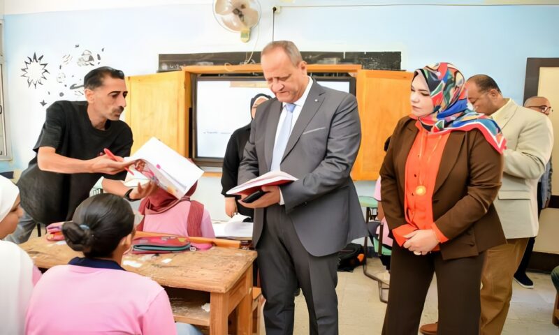مدير تعليم بورسعيد يوجه بالتحقيق في السلبيات المرصودة خلال جولته بمدرسة لغات