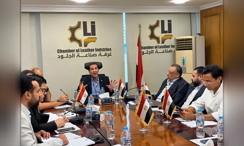 «صناعة الجلود» تبحث خطة التحرك لدعم المصانع وحماية السوق المحلية