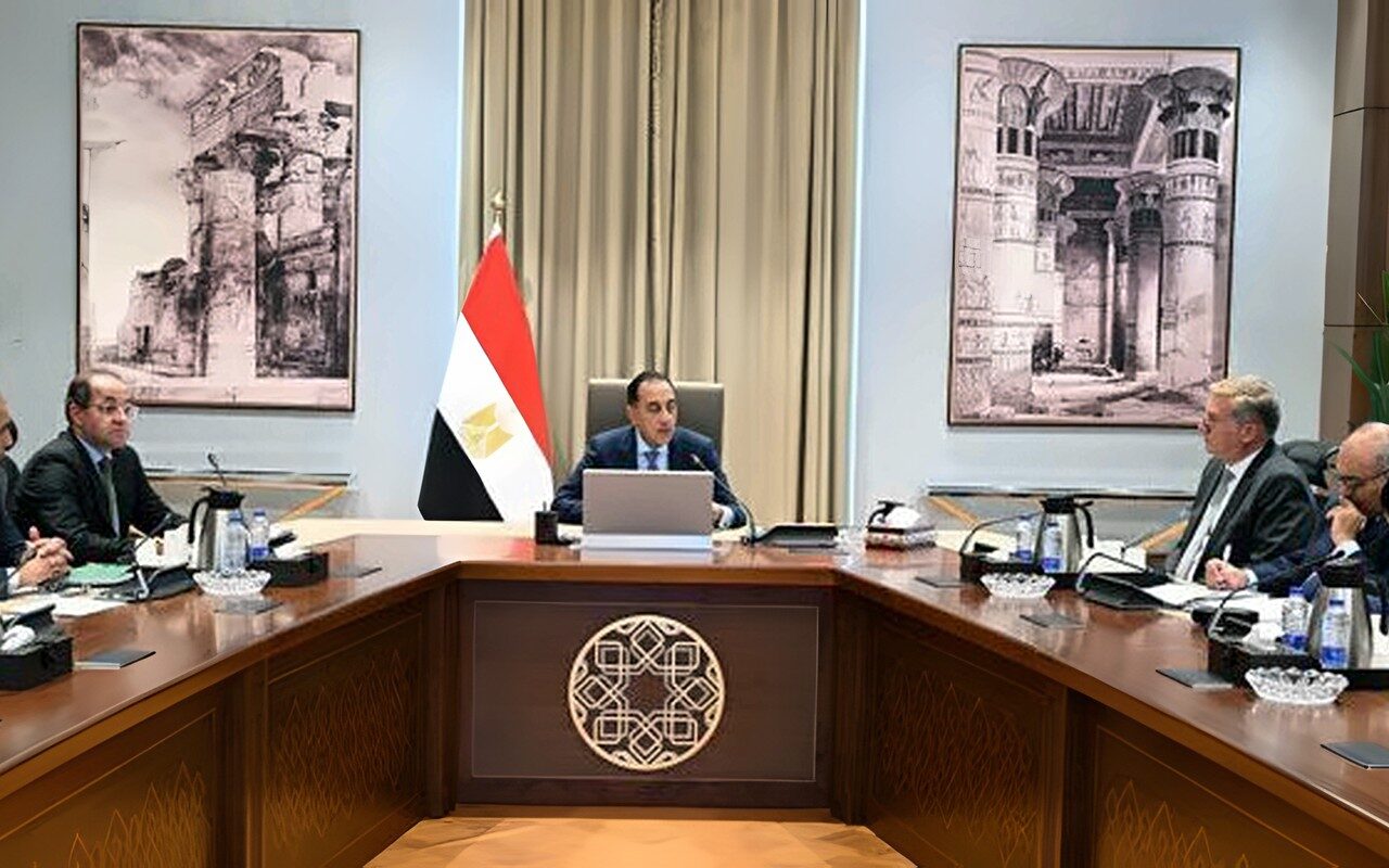 على طاولة الحكومة.. مدبولي يتابع ملفات الطاقة وتأمين الإمدادات بين وزارتي المالية والبترول