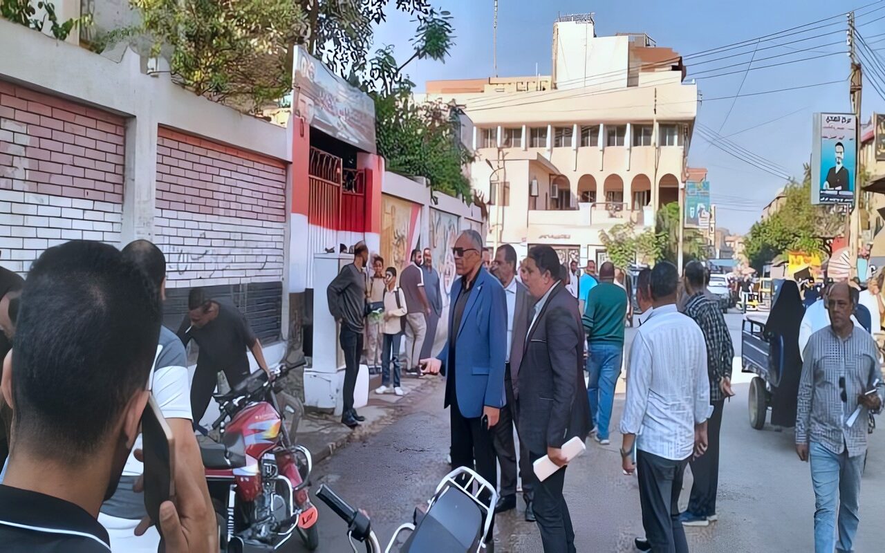 تشميع مقهى مخالف وإحالة مسؤول للتحقيق في حملة موسعة بمحافظة الفيوم